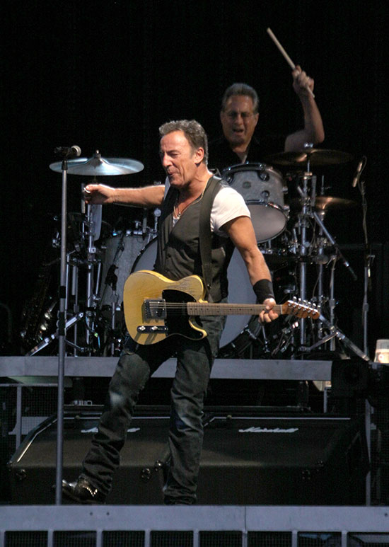 Guitar Playing Girl Surprised By Guys Dick - Backstreets.com: Springsteen News